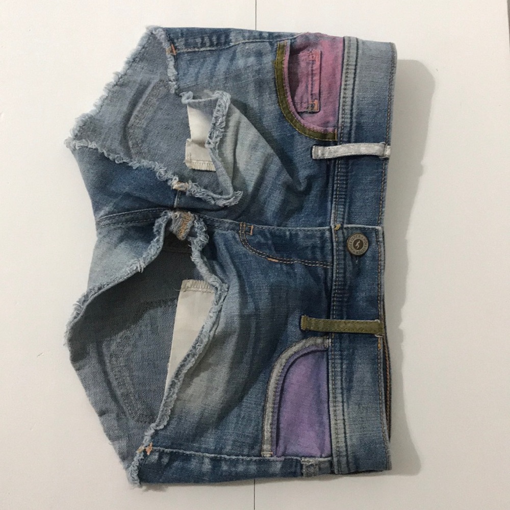 Hand painted Hollister shorts. 💜💖